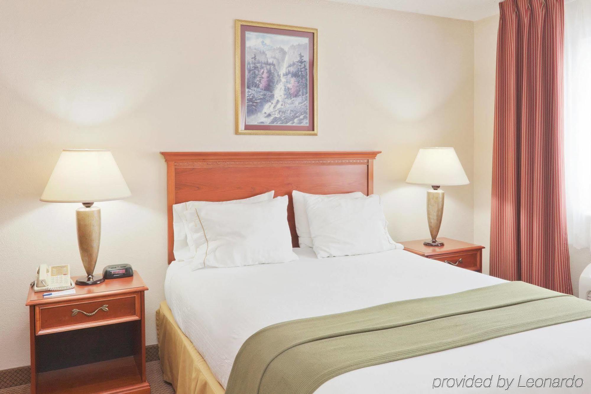 Holiday Inn Express Adrian By Ihg Habitación foto